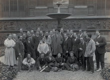 Photographie de groupe des étudiants de Jean Boucher à L’Ecole des beaux-arts de Paris